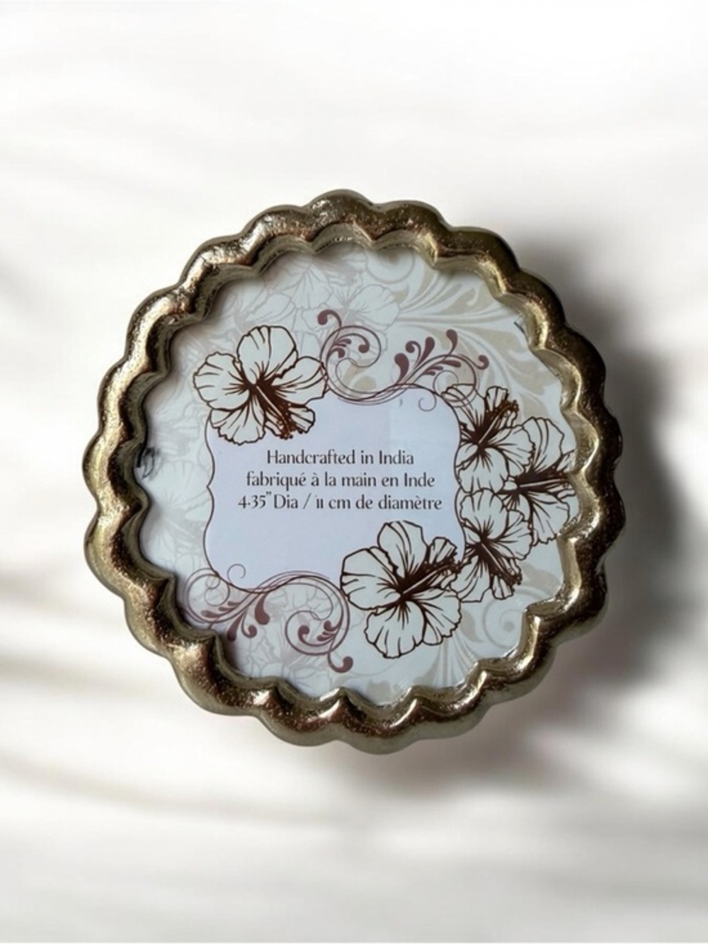 Handcrafted Gold Scalloped round Decorative picture frame